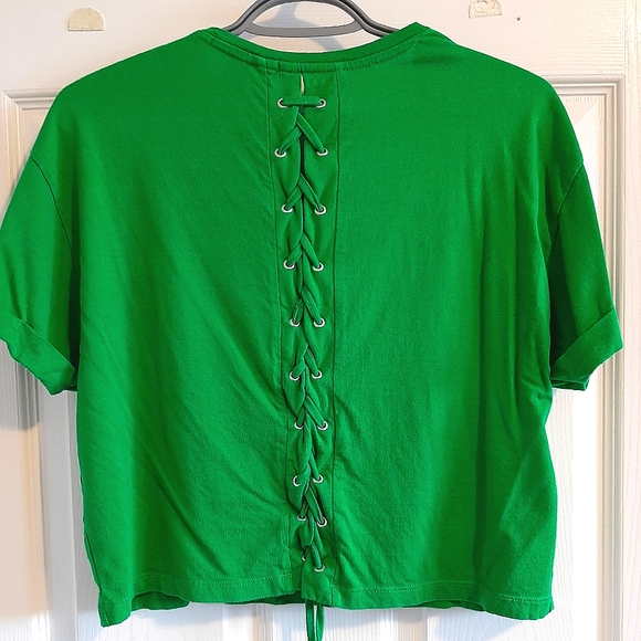 Revamped women's crop top - Picture 2 of 3